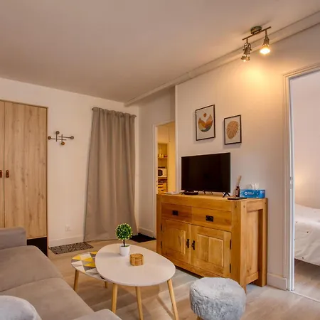 2 Pieces Climatise, 100m Du Centre, 