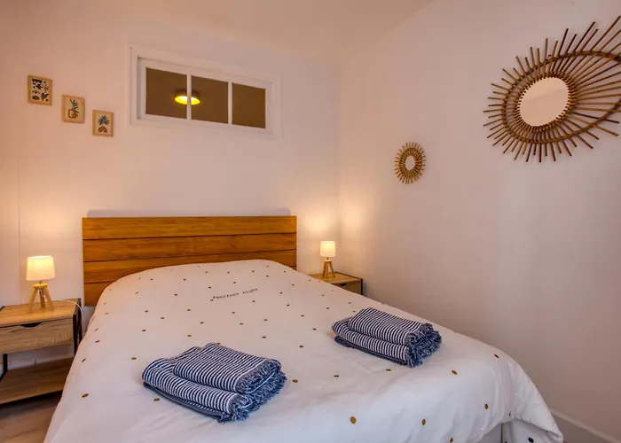 2 Pieces Climatise, 100m Du Centre, 